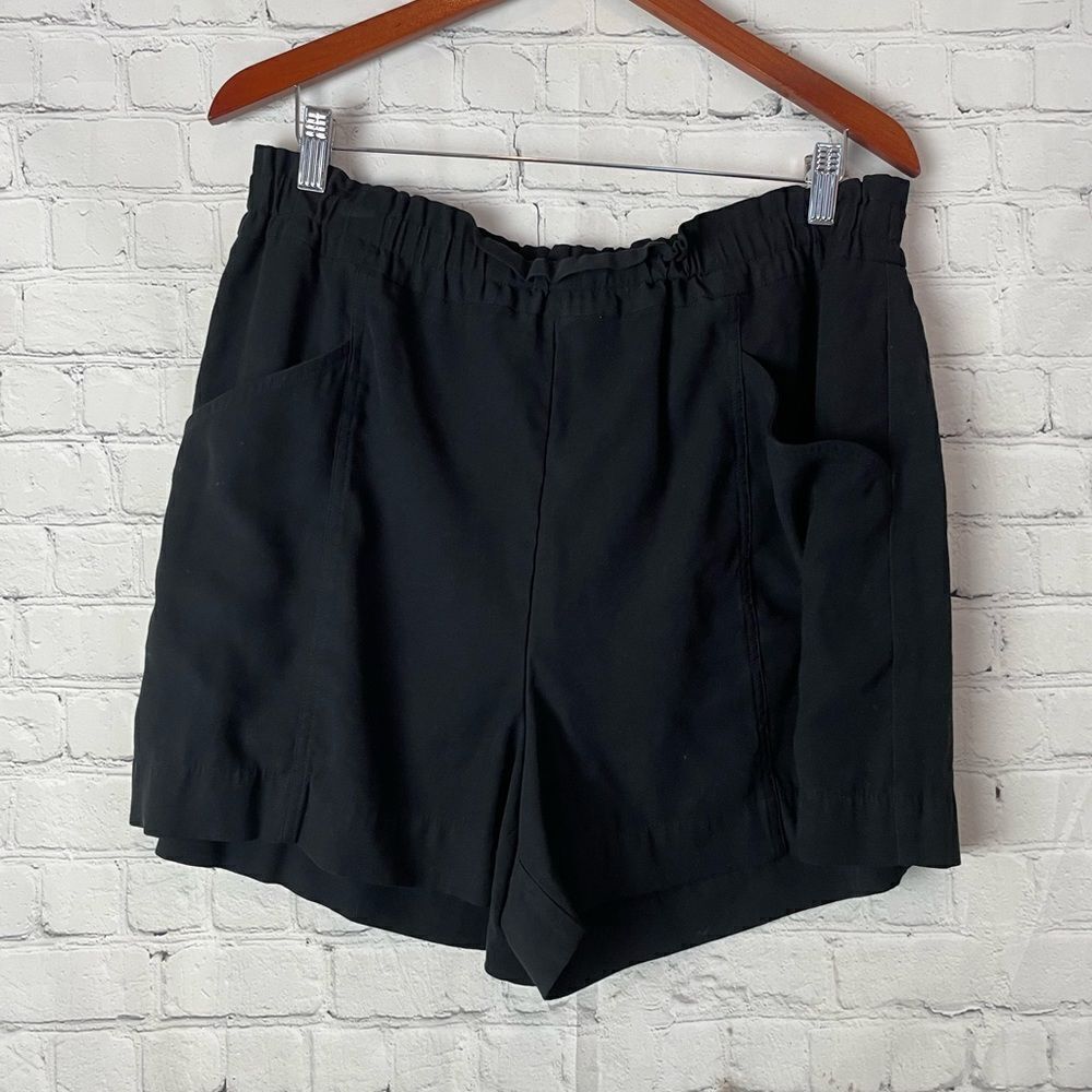 Vince Camuto Black Shorts Size 8